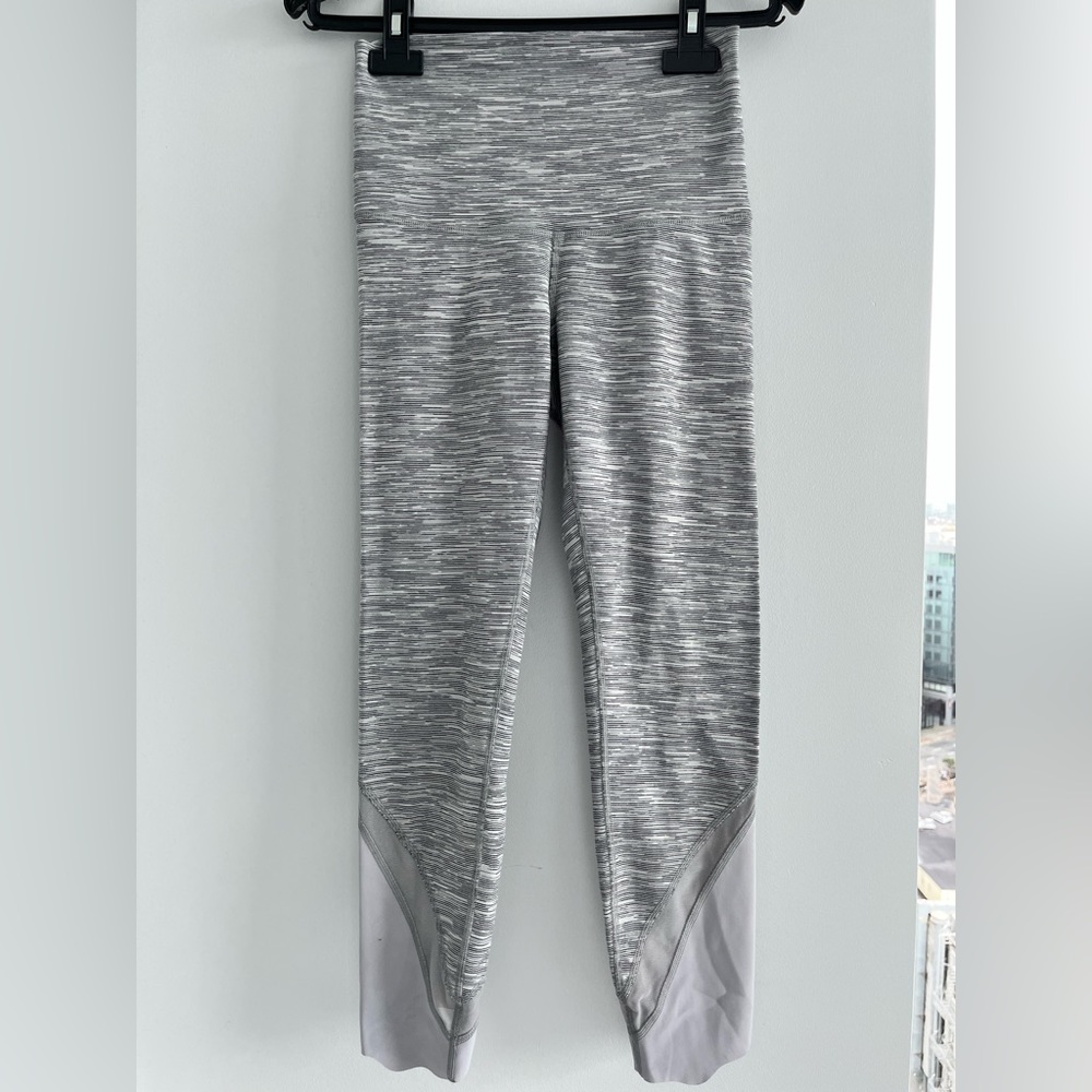Lululemon leggins wunder training leggings.